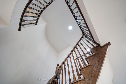 Photo 14 at 101 Silver Sterling Crescent, Vellore Village, Vaughan