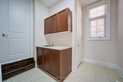 Photo 15 at 101 Silver Sterling Crescent, Vellore Village, Vaughan