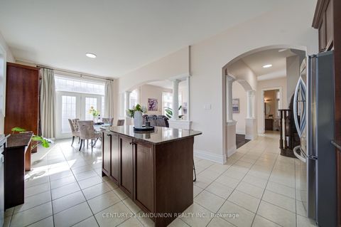 Photo 23 at 101 Silver Sterling Crescent, Vellore Village, Vaughan