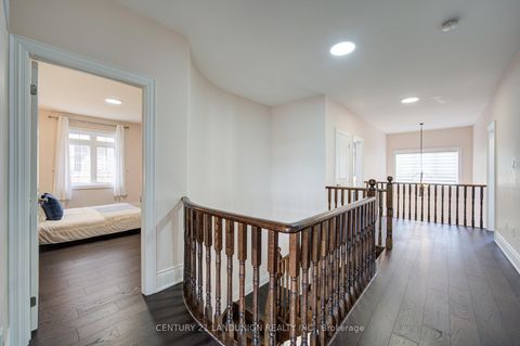 Photo 30 at 101 Silver Sterling Crescent, Vellore Village, Vaughan