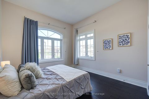 Photo 38 at 101 Silver Sterling Crescent, Vellore Village, Vaughan