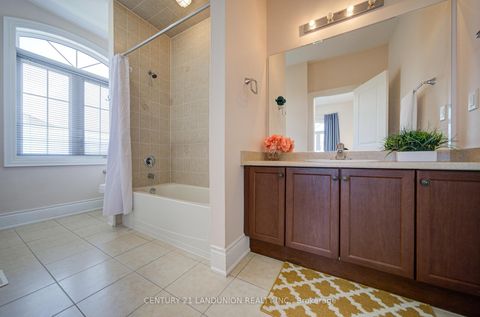 Photo 40 at 101 Silver Sterling Crescent, Vellore Village, Vaughan