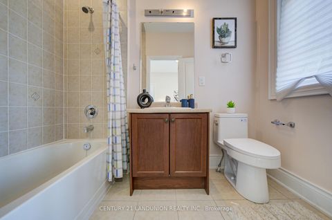 Photo 42 at 101 Silver Sterling Crescent, Vellore Village, Vaughan