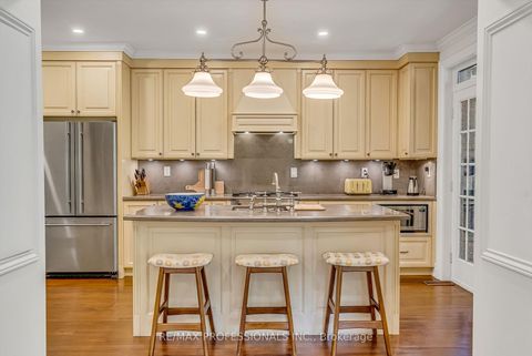 Photo 10 at 8 Wendigo Way, Swansea, Toronto