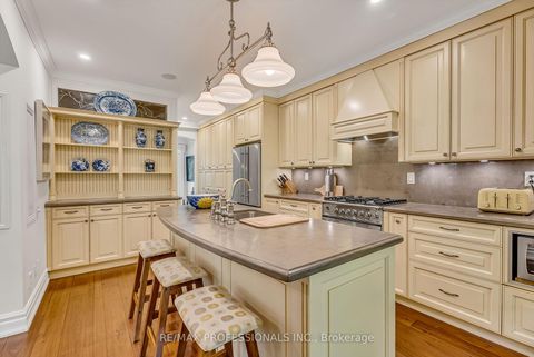 Photo 11 at 8 Wendigo Way, Swansea, Toronto