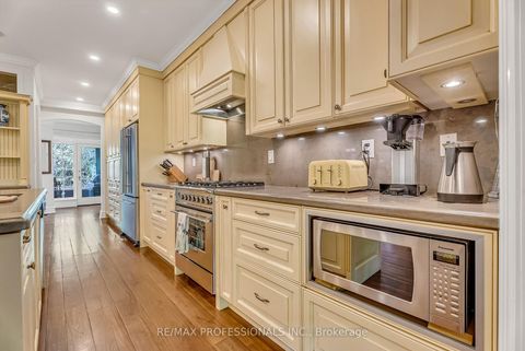 Photo 12 at 8 Wendigo Way, Swansea, Toronto