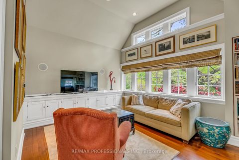 Photo 16 at 8 Wendigo Way, Swansea, Toronto