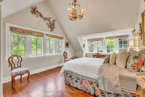 Photo 20 at 8 Wendigo Way, Swansea, Toronto