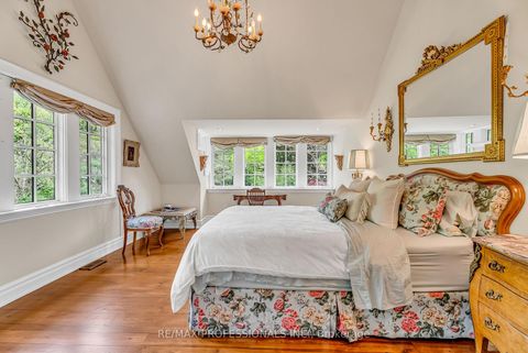 Photo 21 at 8 Wendigo Way, Swansea, Toronto