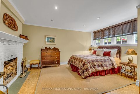 Photo 26 at 8 Wendigo Way, Swansea, Toronto