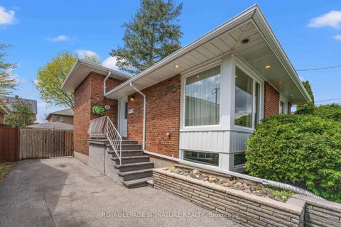 Photo 1 at 16 Shrewsbury Square, Sullivan, Toronto