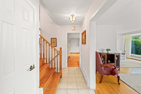 Photo 5 at 16 Shrewsbury Square, Sullivan, Toronto