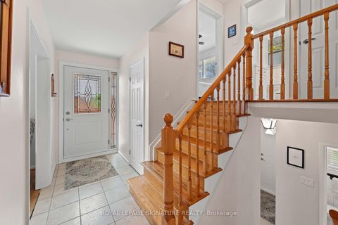 Photo 6 at 16 Shrewsbury Square, Sullivan, Toronto