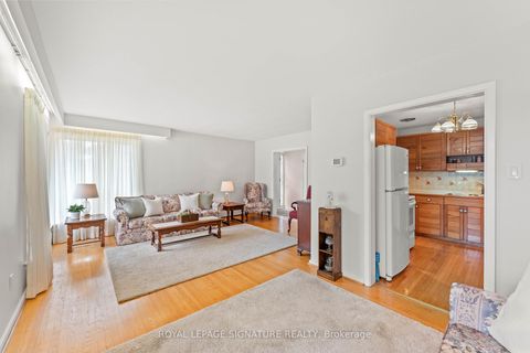 Photo 15 at 16 Shrewsbury Square, Sullivan, Toronto