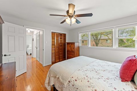 Photo 19 at 16 Shrewsbury Square, Sullivan, Toronto