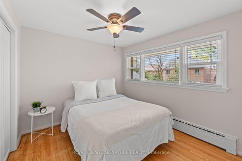 Photo 20 at 16 Shrewsbury Square, Sullivan, Toronto