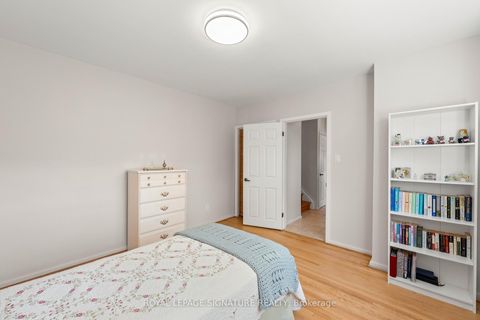 Photo 27 at 16 Shrewsbury Square, Sullivan, Toronto