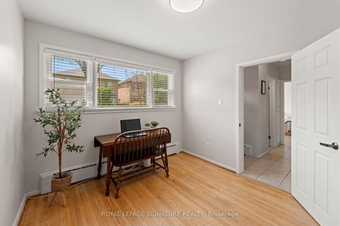 Photo 29 at 16 Shrewsbury Square, Sullivan, Toronto