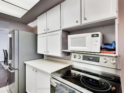 Photo 9 at 506 - 3151 Bridletowne Circle, L'Amoreaux, Toronto
