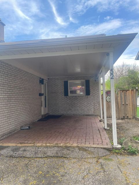Photo 4 at 52 Endsleigh Crescent, Pleasant View, Toronto