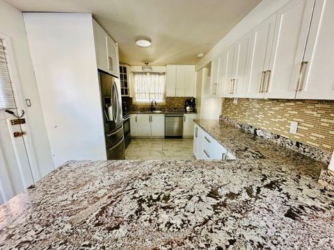 Photo 11 at 52 Endsleigh Crescent, Pleasant View, Toronto