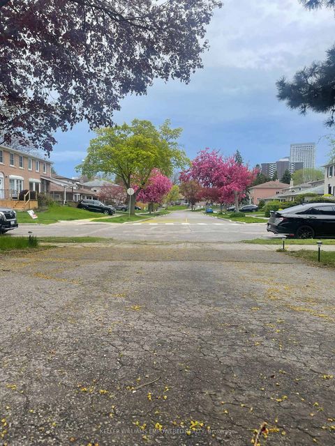 Photo 30 at 52 Endsleigh Crescent, Pleasant View, Toronto