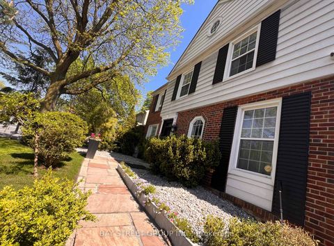 Photo 2 at 277 Lawrence Avenue E, York Mills, Toronto