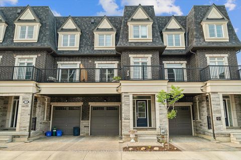 Photo 2 at 12 Deep River Lane S, Westbrook, Richmond Hill