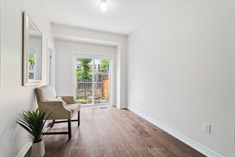 Photo 9 at 12 Deep River Lane S, Westbrook, Richmond Hill