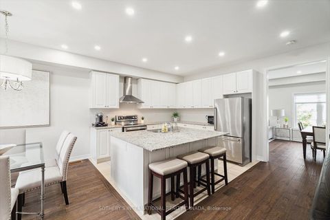 Photo 16 at 12 Deep River Lane S, Westbrook, Richmond Hill