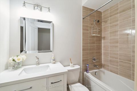 Photo 39 at 12 Deep River Lane S, Westbrook, Richmond Hill