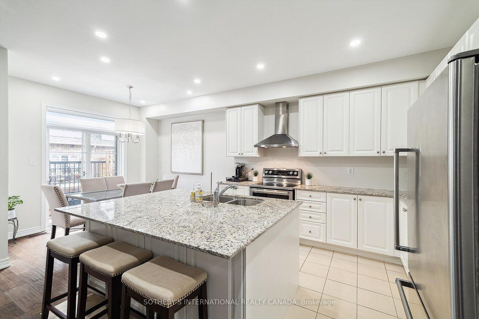 12 Deep River Lane S, Westbrook, Richmond Hill photo number 2