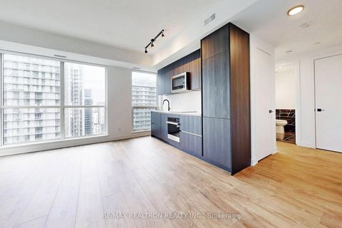 Photo 12 at 4105 - 327 King Street W, Waterfront Communities C1, Toronto