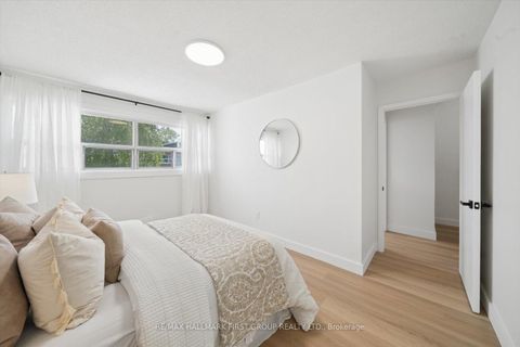 Photo 18 at 128 - 30 Venetian Crescent, Jane Heights, Toronto