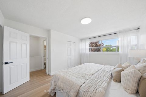 Photo 24 at 128 - 30 Venetian Crescent, Jane Heights, Toronto