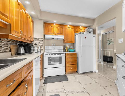 Photo 3 at 329A - 10 Guildwood Parkway, Guildwood, Toronto