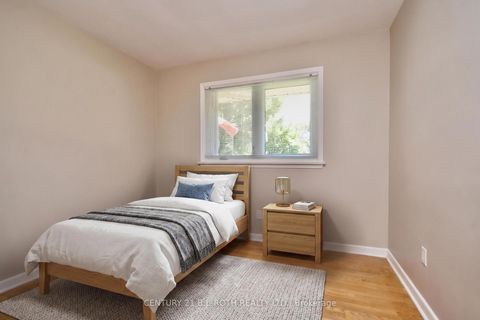 Photo 15 at 72 ROSE Street, Wellington, Barrie