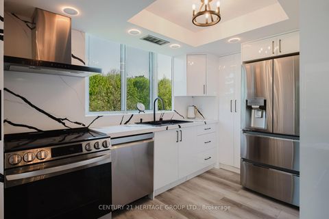 Photo 8 at 209 - 270 Davis Drive, Central Newmarket, Newmarket