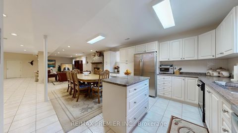 Photo 6 at 32 Veneto Drive, Vaughan Grove, Vaughan