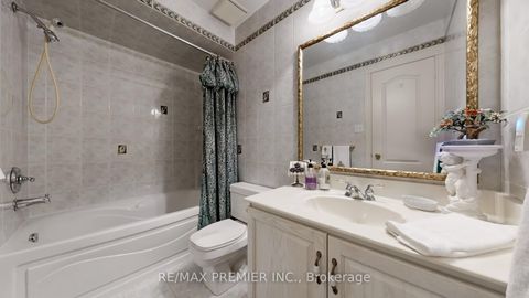 Photo 15 at 32 Veneto Drive, Vaughan Grove, Vaughan