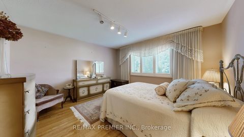 Photo 17 at 32 Veneto Drive, Vaughan Grove, Vaughan