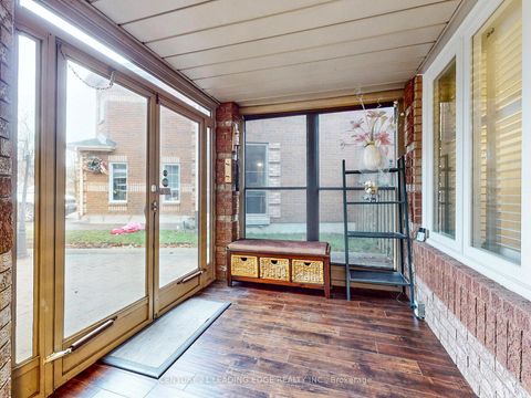 Photo 3 at 77 Sunbird Boulevard, Keswick North, Georgina