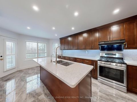 Photo 10 at 77 Sunbird Boulevard, Keswick North, Georgina