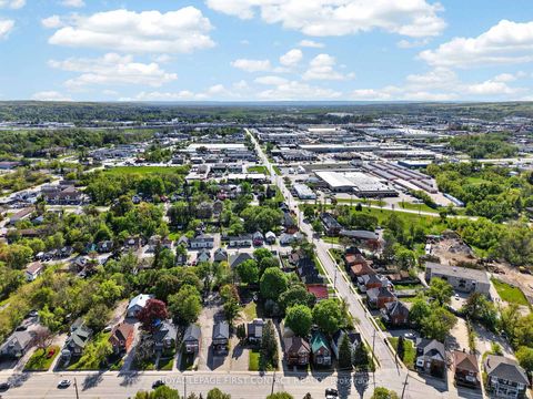 Photo 34 at 202 Bradford Street, Allandale Centre, Barrie