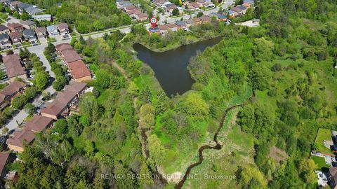 Photo 4 at 221 Humberland Drive, Oak Ridges, Richmond Hill