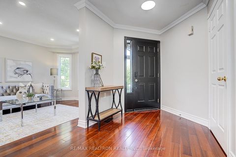 Photo 6 at 221 Humberland Drive, Oak Ridges, Richmond Hill