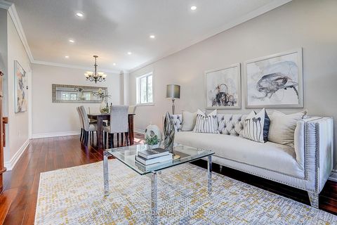 Photo 9 at 221 Humberland Drive, Oak Ridges, Richmond Hill