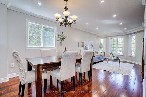 Photo 10 at 221 Humberland Drive, Oak Ridges, Richmond Hill