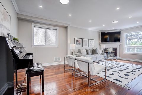 Photo 11 at 221 Humberland Drive, Oak Ridges, Richmond Hill