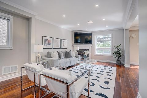 Photo 12 at 221 Humberland Drive, Oak Ridges, Richmond Hill